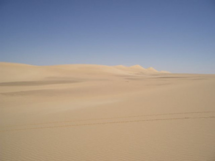 Unendliche Weite in der weissen Wüste
