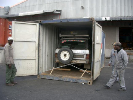 ...und in den Container fahren